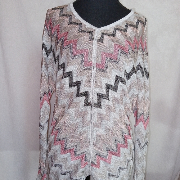White House Black Market Chevron Long Sleeve in Pink, Black, and Cream - Picture 1 of 13